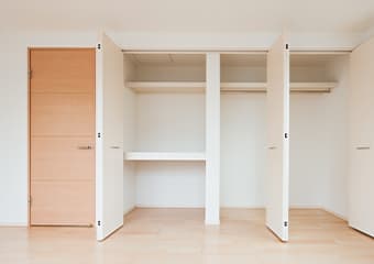 クローゼットの内部棚設置